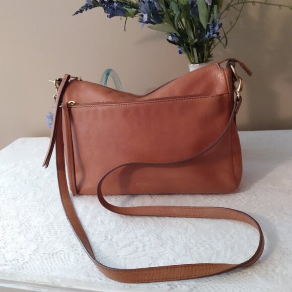 Fossil Handbags - Vintage, genuine leather, fossil bag, in excellent condition 12x8x2